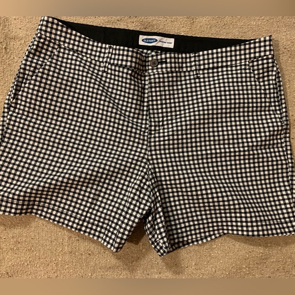 Old Navy Pants - Old navy brand women’s cotton shorts size 16